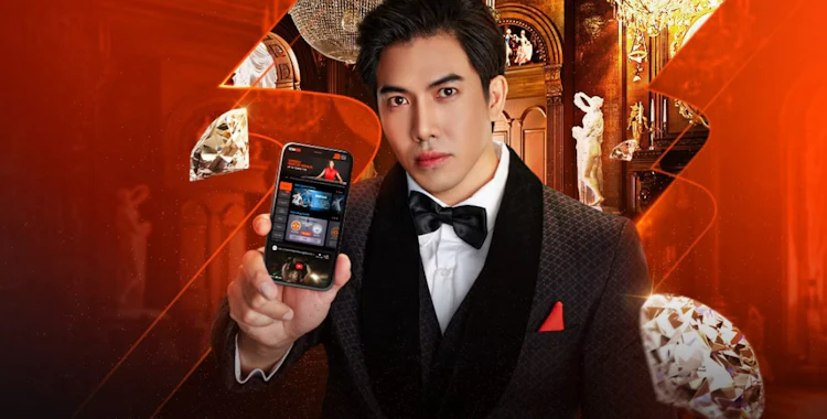 Man holding a smartphone displaying the me88 app for esports betting in Malaysia