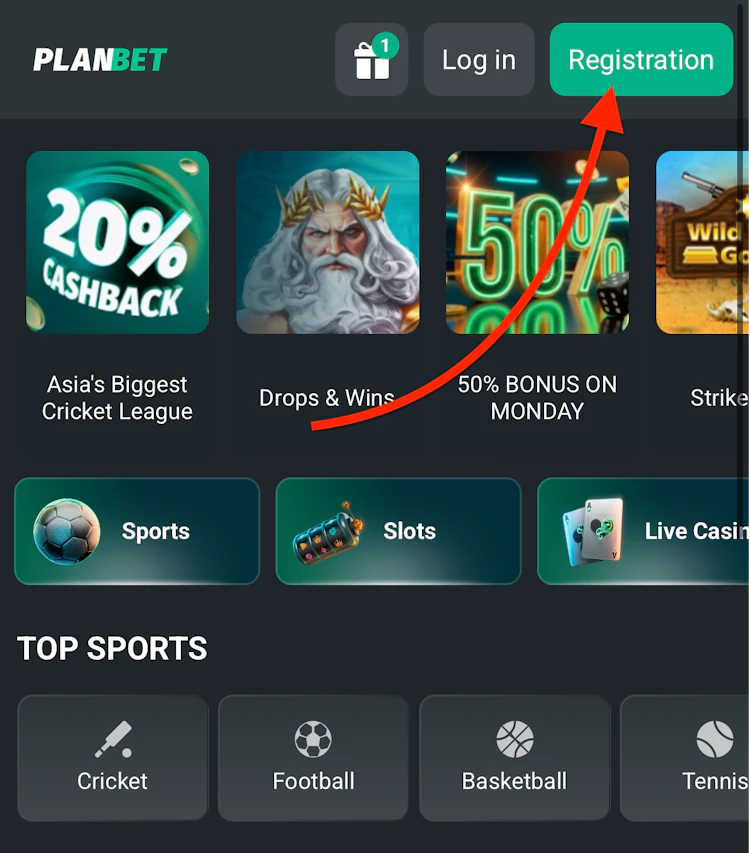  Screenshot of the Planbet home page. With an arrow pointing at the registration button.